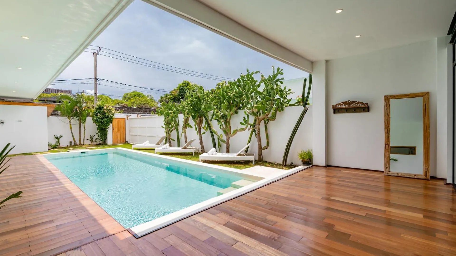 Villa Wuizy By Dreamawaybali Seminyak 0*,  Indonesia