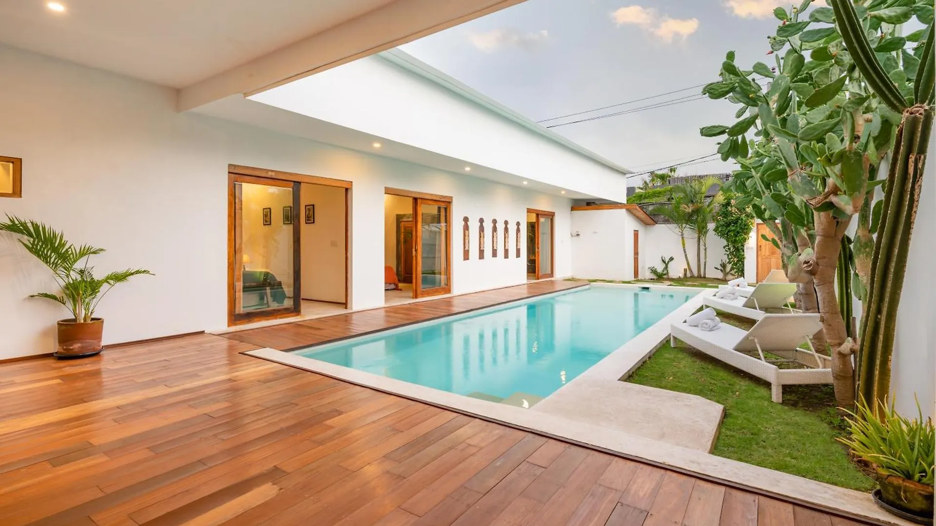 Villa Wuizy By Dreamawaybali Seminyak  Indonesia
